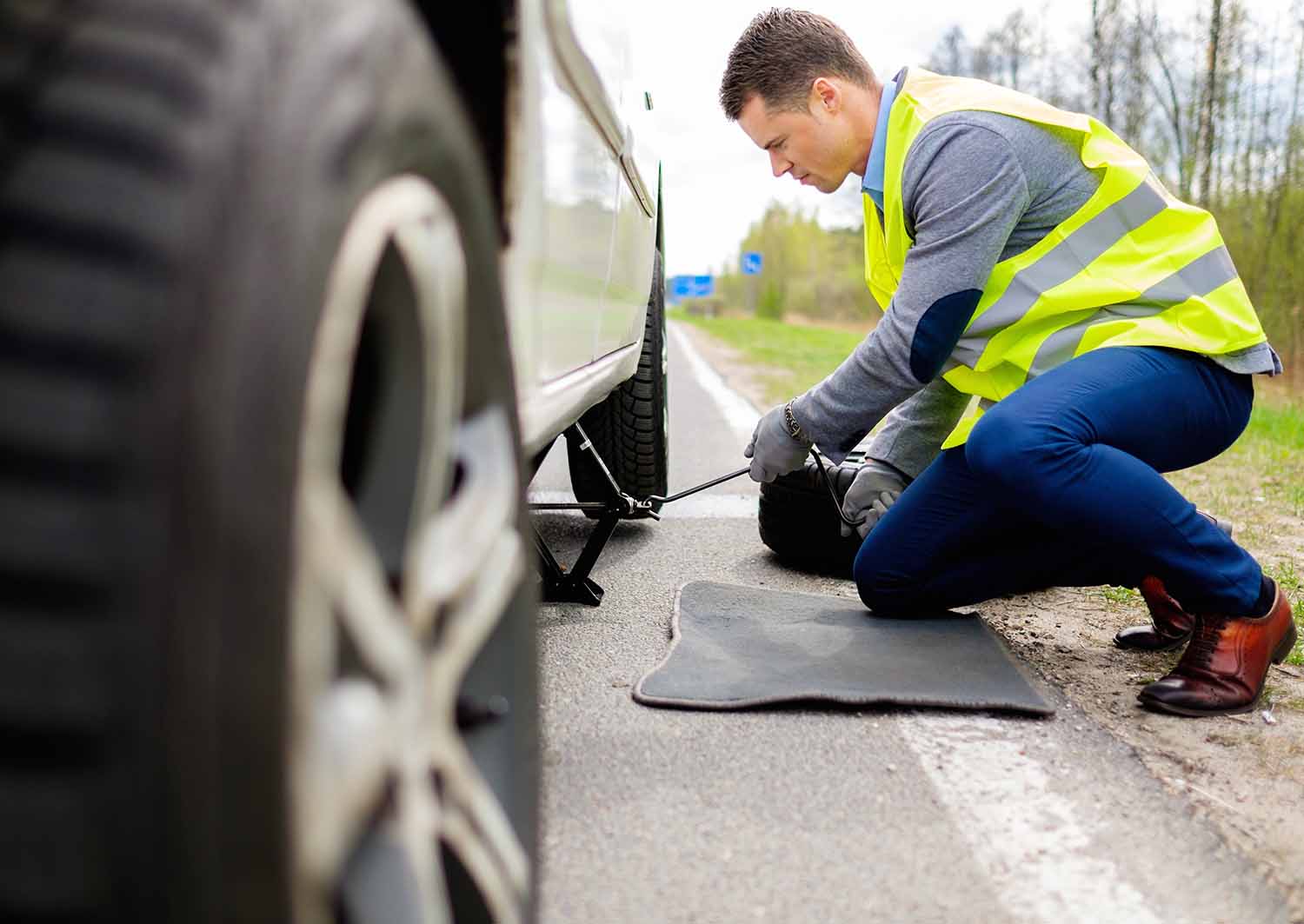 how to change a flat tire